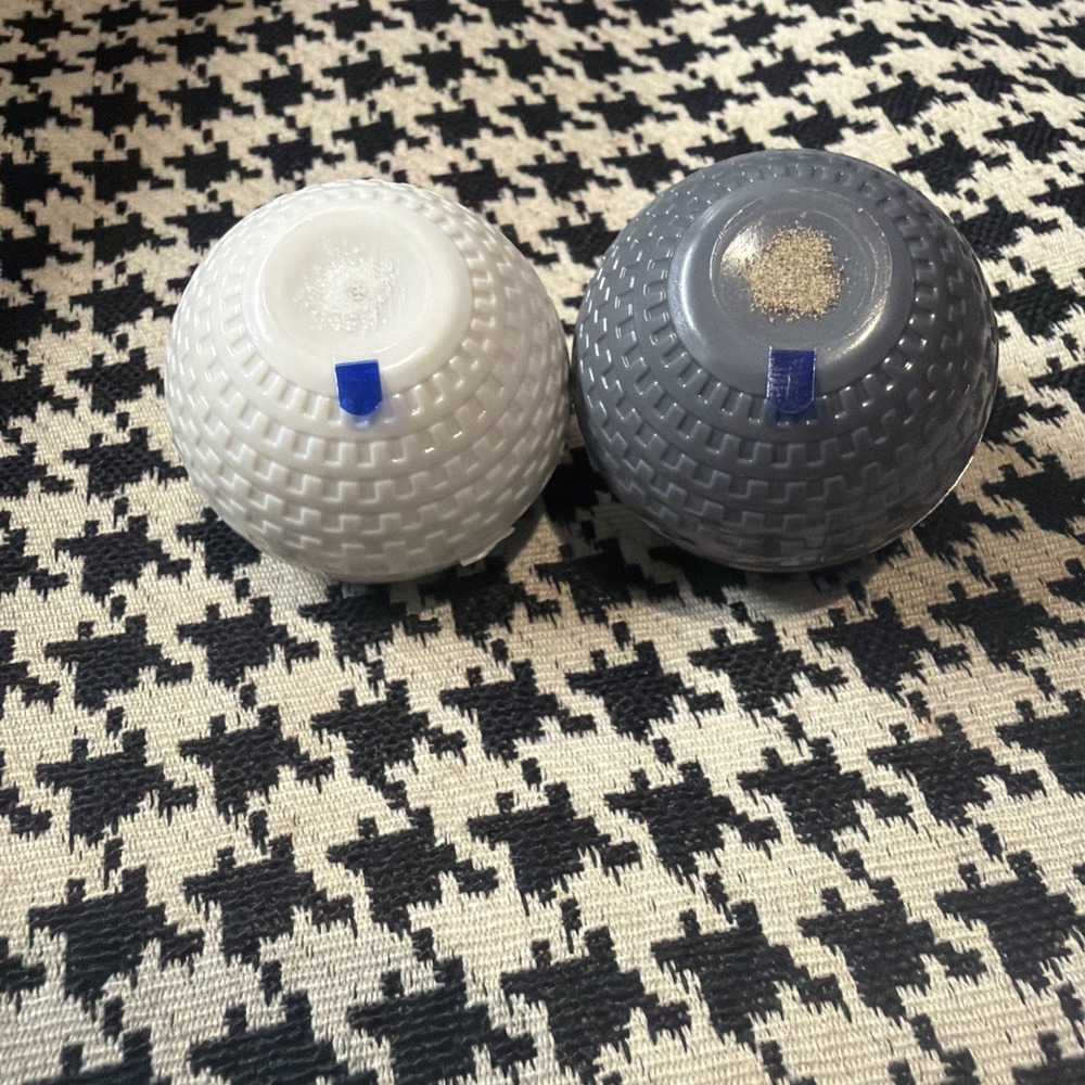 United Airlines Polaris 1st Class Plastic Globe Salt & Pepper Shaker